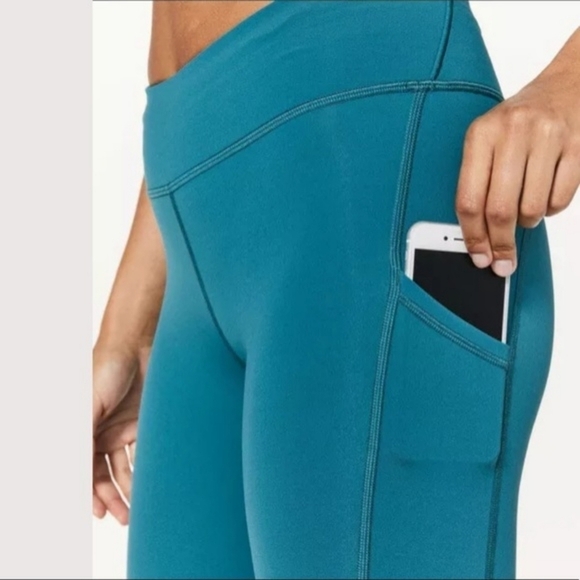 Lululemon Ready to Race Crop 21" Inseam in Deep Cove Size 8 - Picture 5 of 11